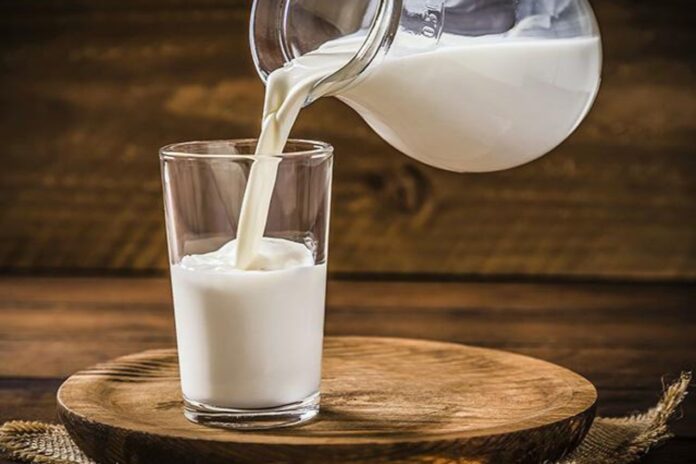 Is Raw Milk Safe to Drink? 🥛 Experts Spill the Truth! 🤔