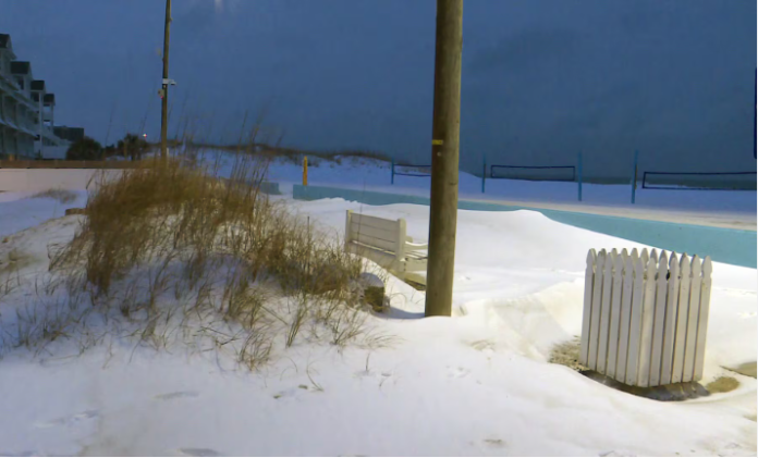 Winter Wonderland at the Crystal Coast: Rare Snowfall Catches Locals Off Guard