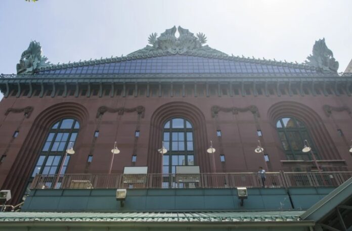 Shocking! Man Stabbed Inside Harold Washington Library